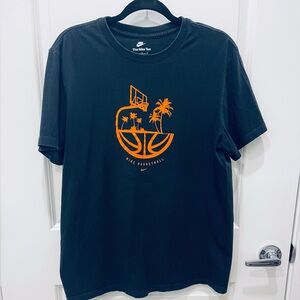 Nike- Mens Short Sleeve T Shirt- L